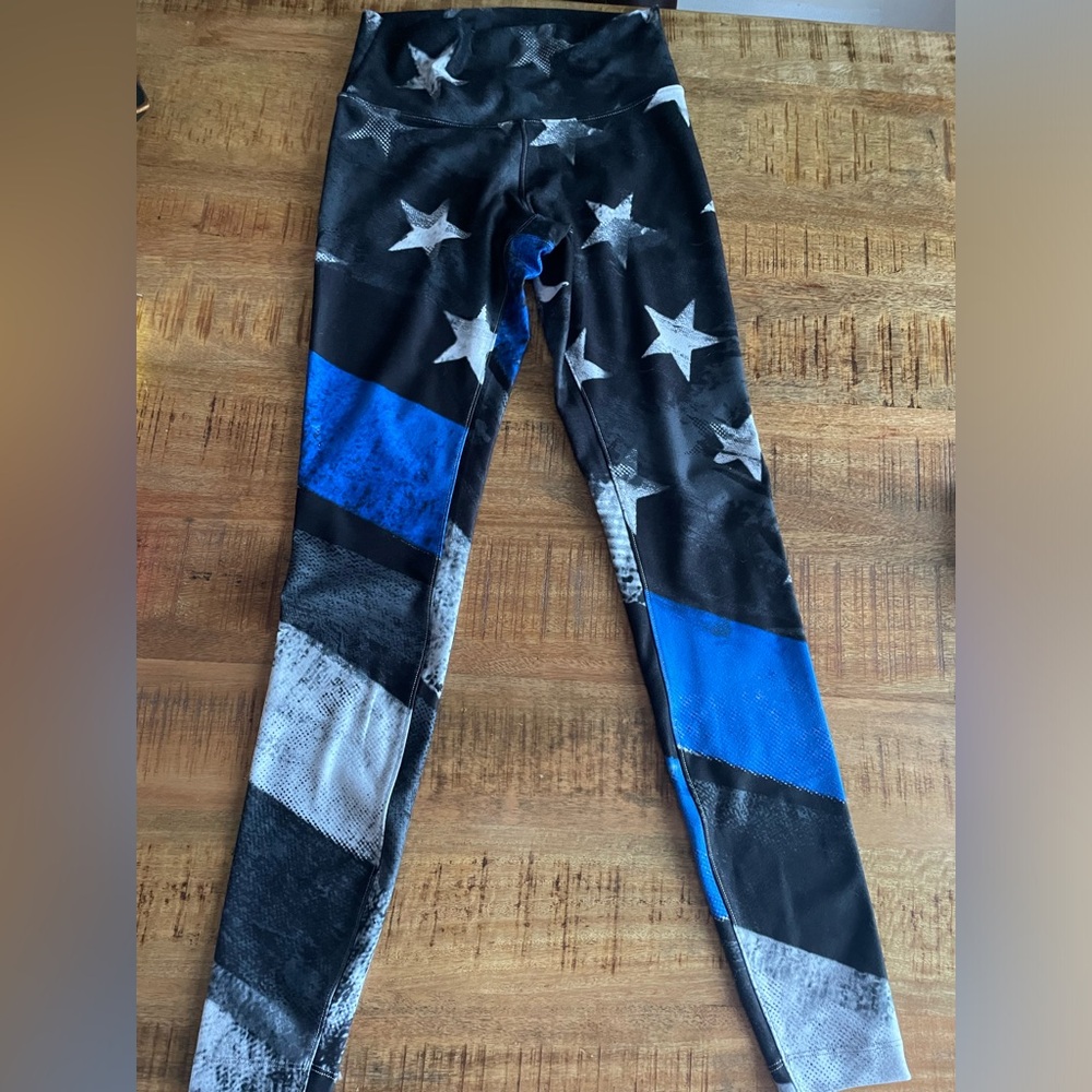 Black and blue line leggings